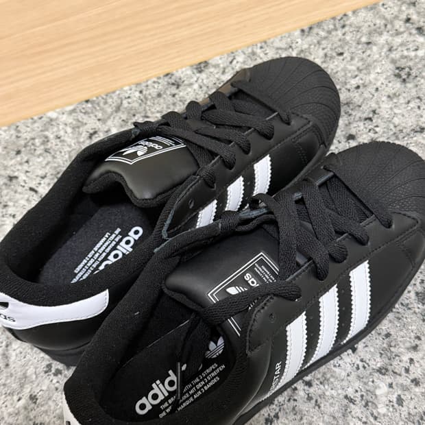 아디다스 슈퍼스타  코어블랙 245 새상품