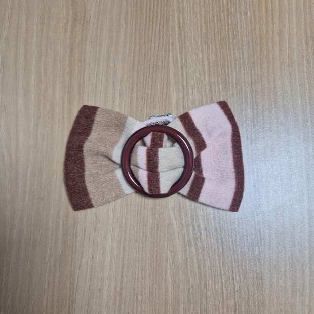 리즈리사 라떼갸루 스트라이프 리본브로치