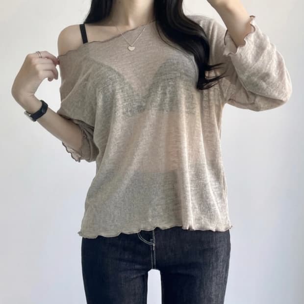 오버핏 긴팔 오프숄더 베이지