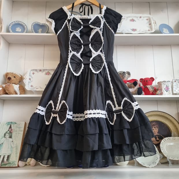 AND ROMEO 블랙화이트 프릴 리본 원피스