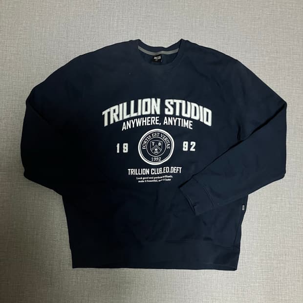 Trillion 올드스쿨아메카지 중앙로고 스웻셔츠맨투맨
