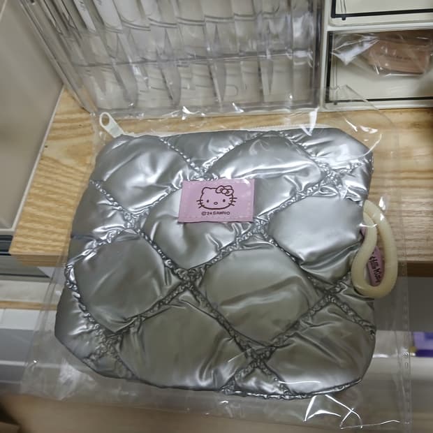 필리밀리 헬로키티 실버 파우치 새상품