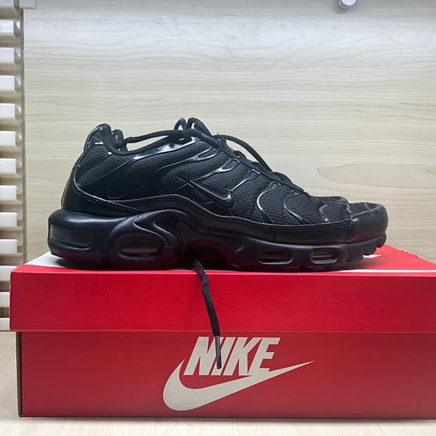 나이키 에어맥스 플러스 트리플 블랙 팝니다.