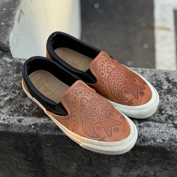 반스 X 타카 하야시 X 브룩스 레더 스니커즈 슬립온