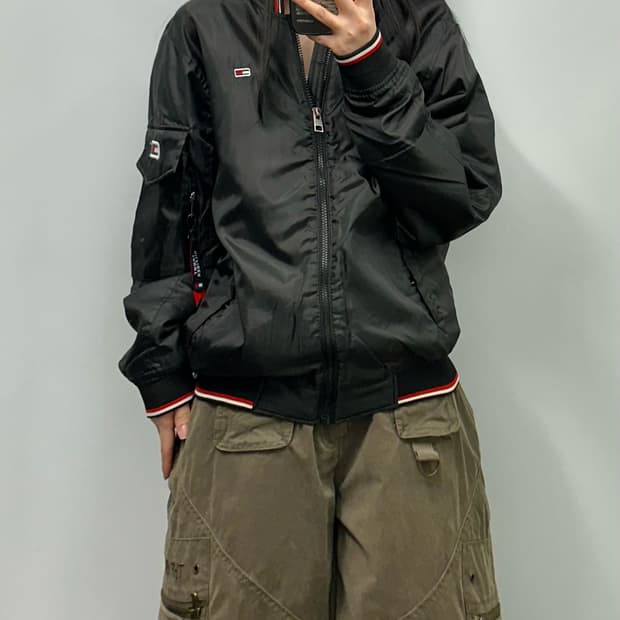 타미힐피거 블랙 포켓 봄버 자켓