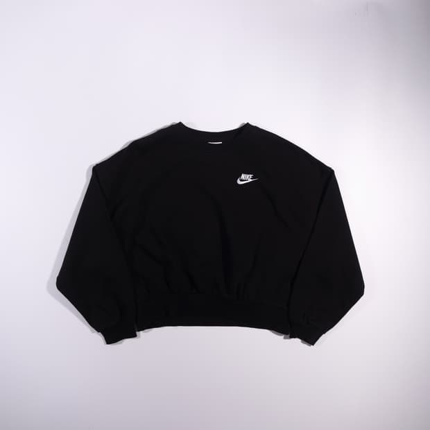 나이키 자수로고 크롭 맨투맨 B620