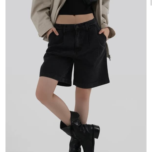 어텀 블랙 핀턱 쇼츠 S