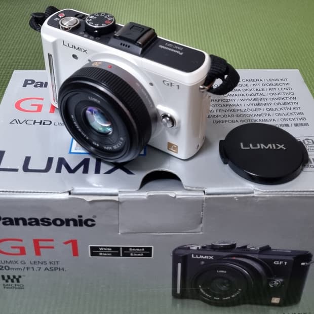 파나소닉 루믹스 GF1 디카와 20mm f1.7 렌즈 판매합니다.