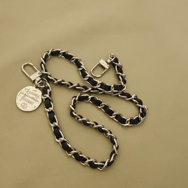 샤넬 빈티지 업사이클링 벨트체인 백참 키링