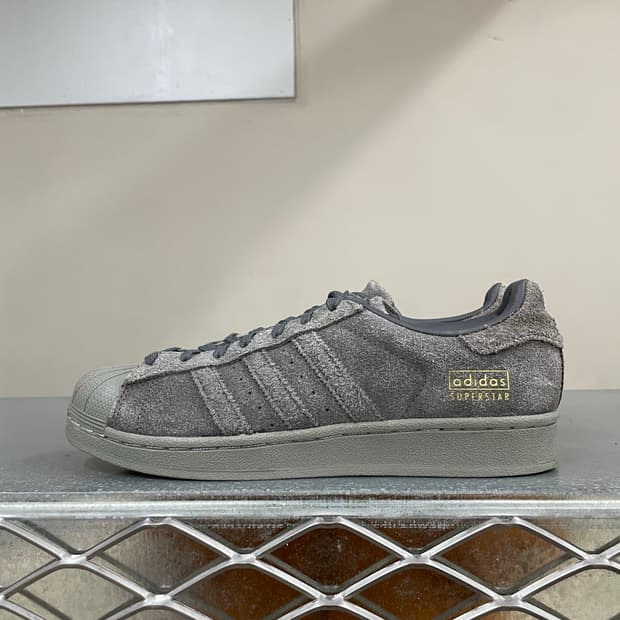 아디다스 슈퍼스타 그레이 유틸리티 블랙 260