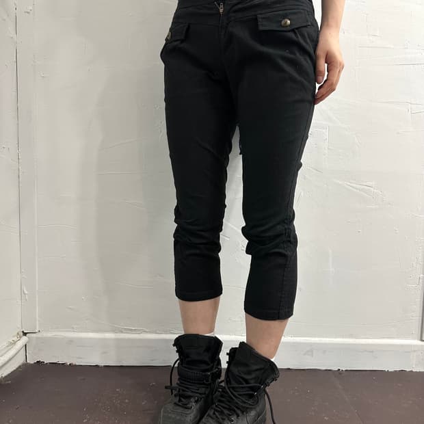 black cotton capri pants