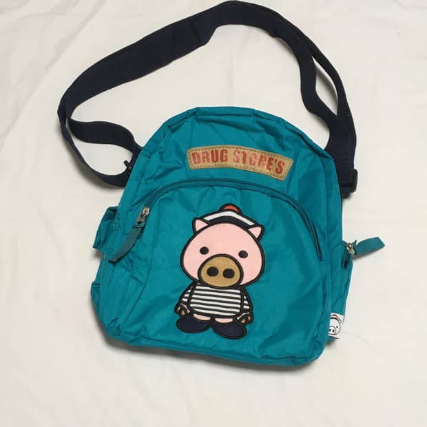 드럭스토어 크로스백