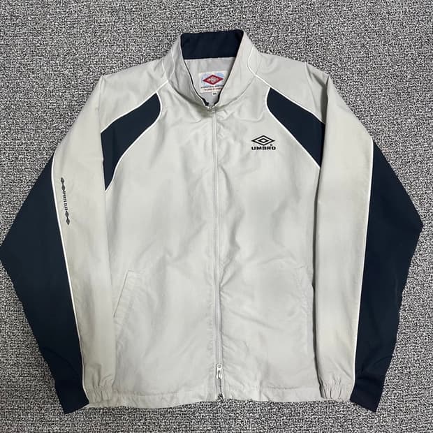 엄브로 오버핏 바람막이