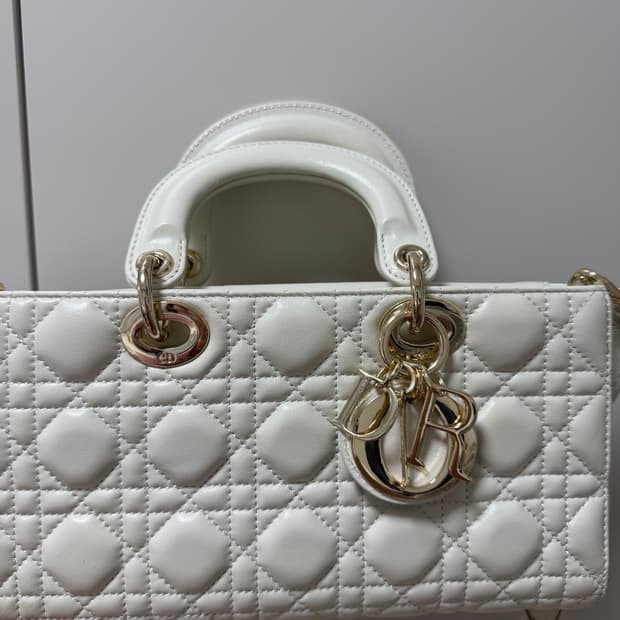 디올 디조이백 미듐 화이트