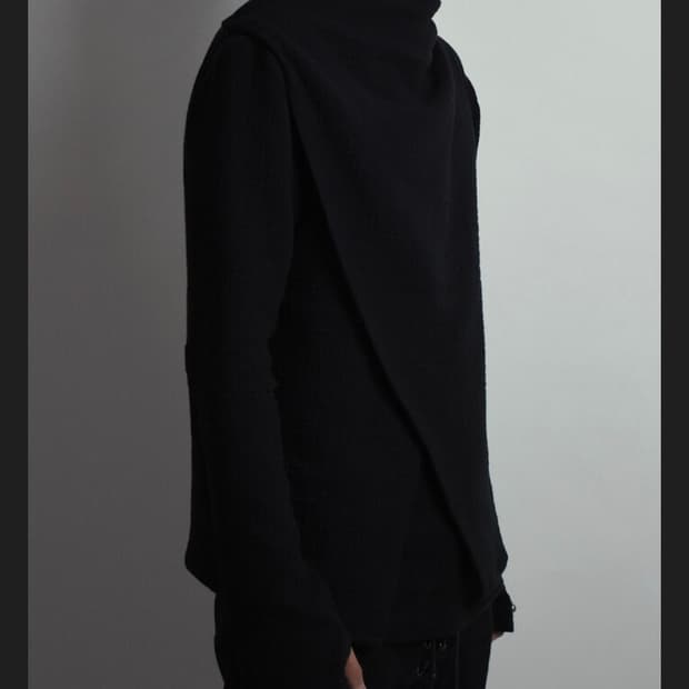 Das schloss draped hood 1