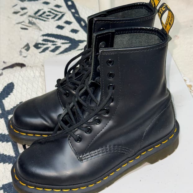 Dr.Martens 닥터마틴 1460 8홀부츠 230