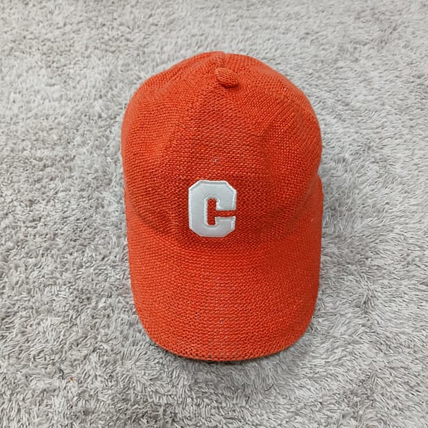 오렌지색 C로고 니트 볼캡