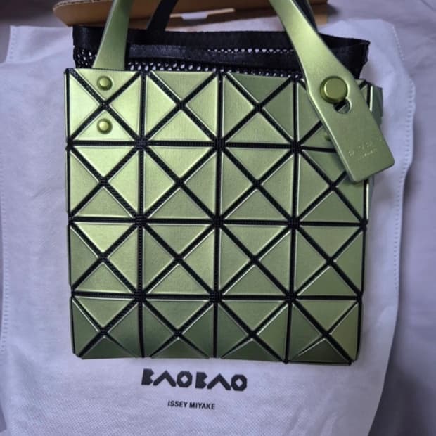 (새상품) 바오바오 루센트 박시 라이트그린