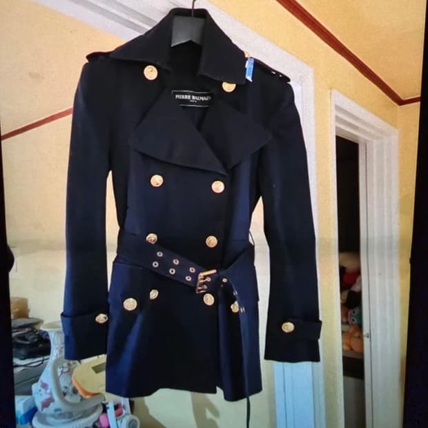 피에르 발망 금장 코트 36사이즈