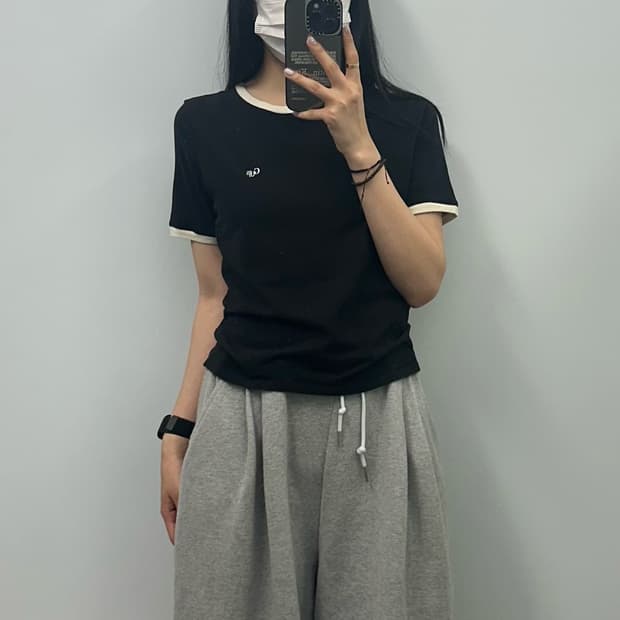 게스 블랙 링거 반팔 티셔츠