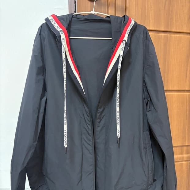 몽클레어 바람막이 교신 판매