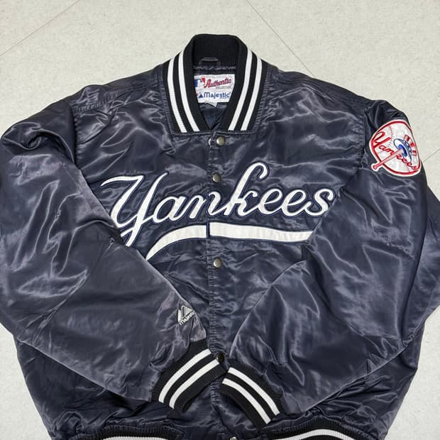 (오왼착용모델) 양키스 마제스틱 봄버자켓