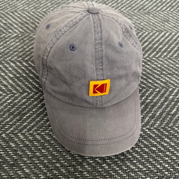 코닥 챠콜 그레이 스몰 로고 볼캡 58ich