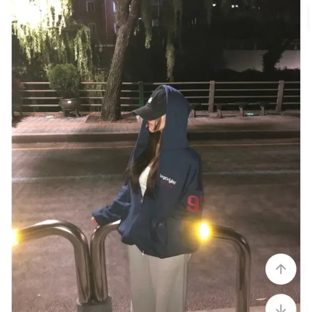 에이블리 브리온 레터링 후드집업 네이비, 브라운