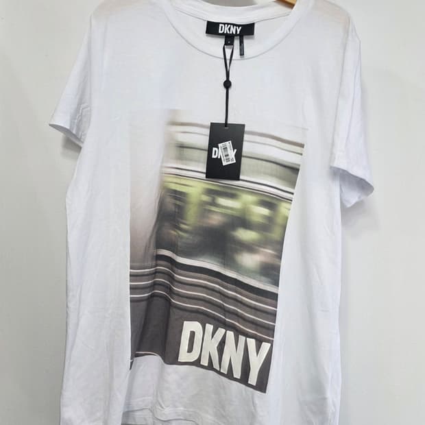 DKNY 여성 반팔 