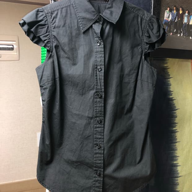 DKNY jeans 프릴 반팔 셔츠