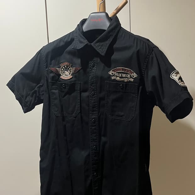 밴슨 레더 × 펠릭스 더 캣 자수 반팔 셔츠