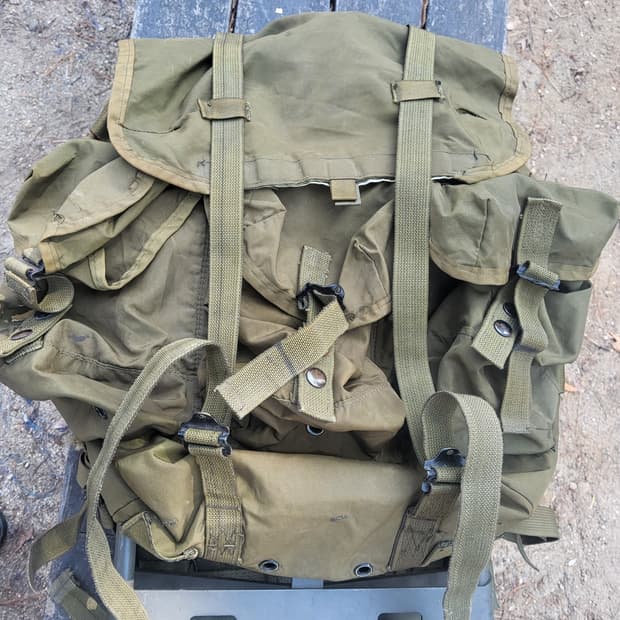 미군정품 미디움사이즈 엘리스팩 프레임포함 