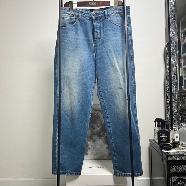 정품 33) 아미 AMI 테이퍼드 핏 데님 청바지