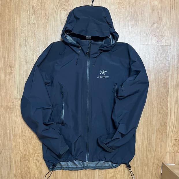 아크테릭스 베타ar 블랙 M사이즈 3레이어 바람막이 방수 등산 자켓