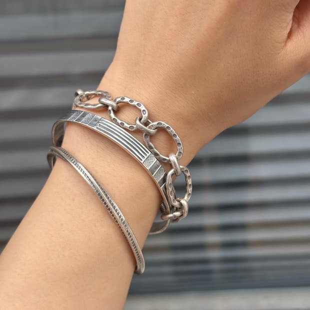 Karen Silver Hammered Oval Link Chain Br