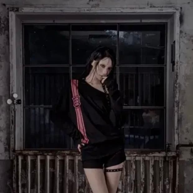 MLK 3line 패치 오프숄더 맨투맨