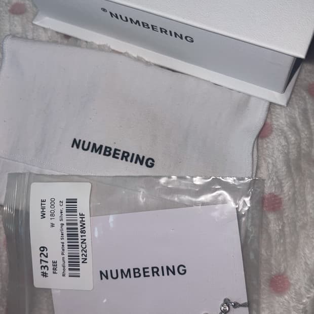 넘버링 3729 화이트 십자가 목걸이