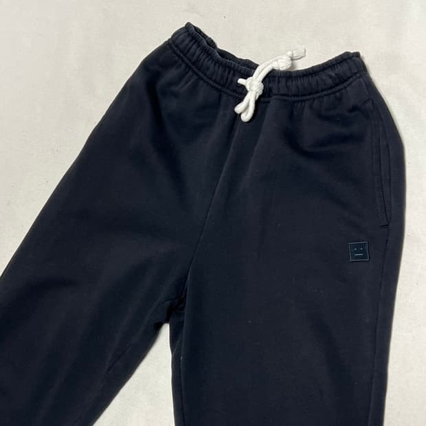 XS 아크네스튜디오 페이스 패치 블랙 조거팬츠