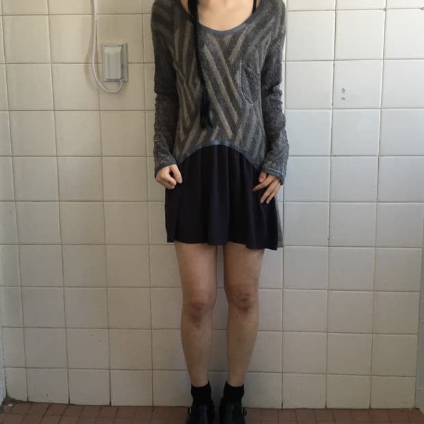 Layered point pattern knit