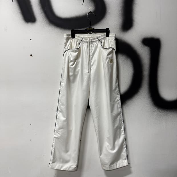 아디다스 스트링 라인 디테일 나일론 와이드 트랙 팬츠