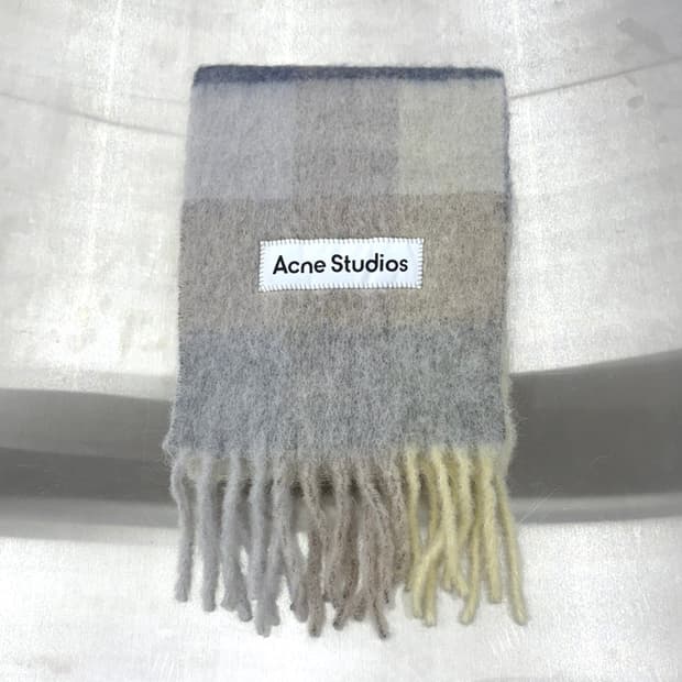 아크네 스튜디오 모헤어 체크 머플러