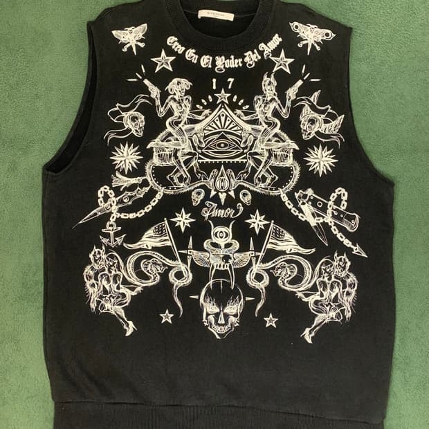 지방시 2017 "타투" 또는 "포데르 델 아모르" 슬리브리스 스웨트셔츠