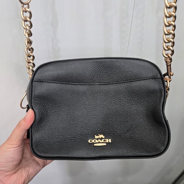 COACH 코치 크로스백! 깔끔하고 예쁜 디자인~ 블랙색상!~