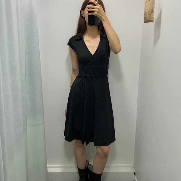 오픈카라 블랙 원피스