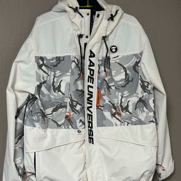 에이프 바람막이 점퍼