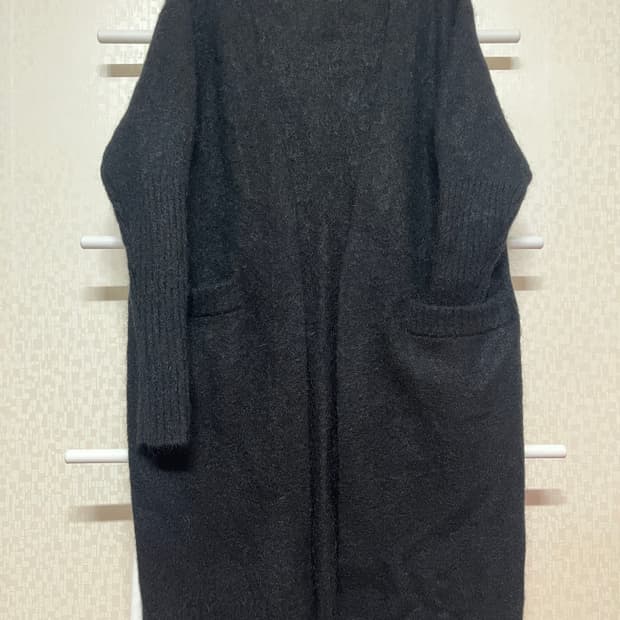 아크네 모헤어 가디건 검정