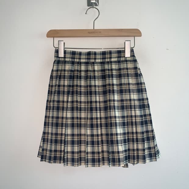 Check pleats short skirt