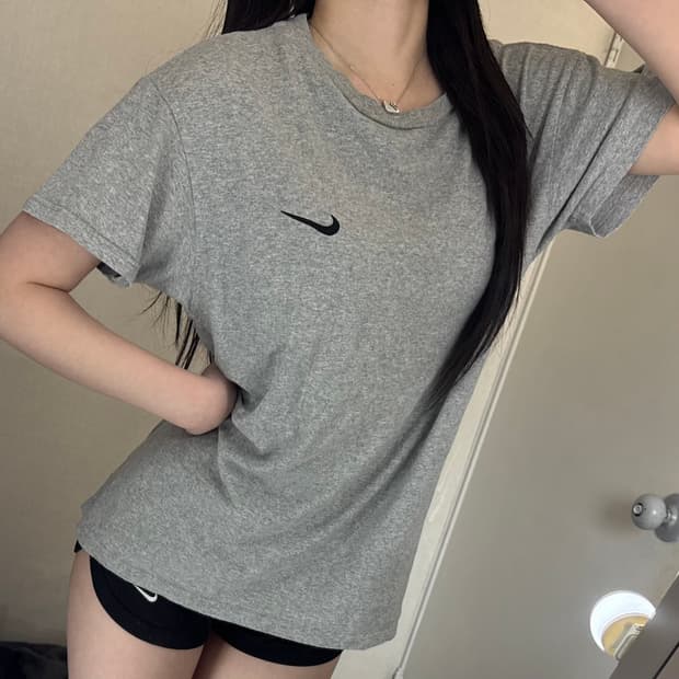나이키 스우시 그레이 반팔티 🩶🖤