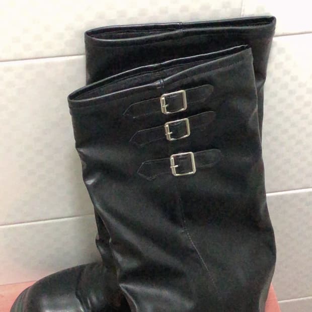버클 굽 롱부츠