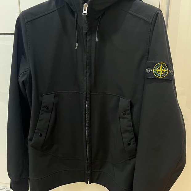 스톤아일랜드 소프트쉘자켓 L (새상품급)